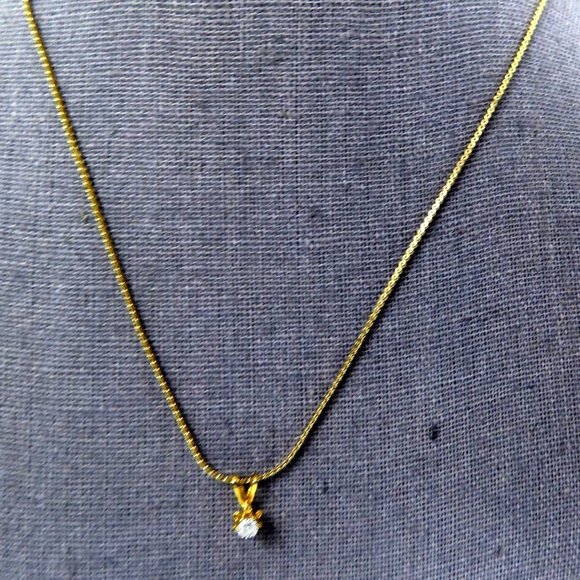 Not Marked Jewelry - 15" Gold Chain Necklace with Small Rhinestone Pendant Elegant and Dainty